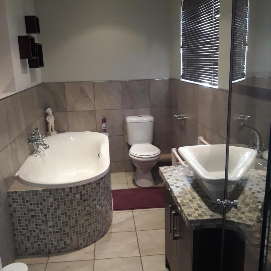 Fancy Pansy Germiston Exterior foto